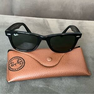 EUC Ray-Ban Original Wayfarer Classic Black Sunglasses